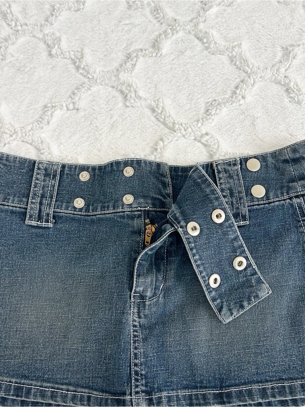 Vintage Y2K Studded Denim Low Rise Micro Mini Skirt Size 7 - Picture 4 of 9